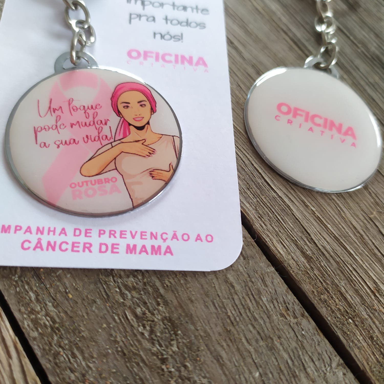 Oficina Criativa brinde presente chaveiro outubro rosa