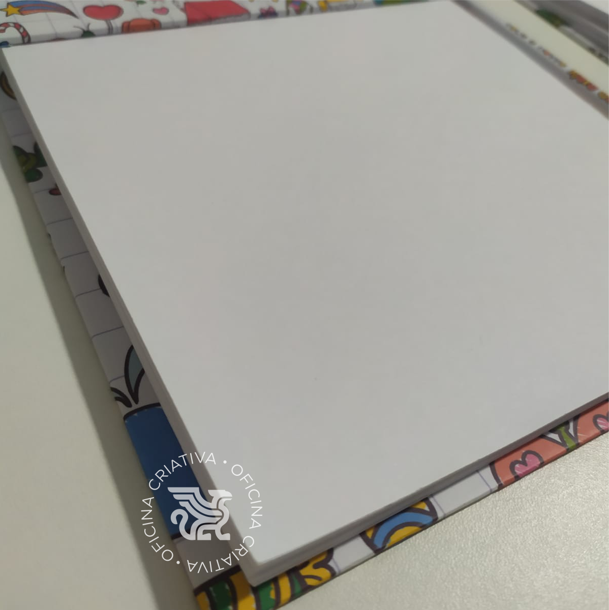 Oficina Criativa presente dia das crianças lembrancinha risque e rabisque personalizado