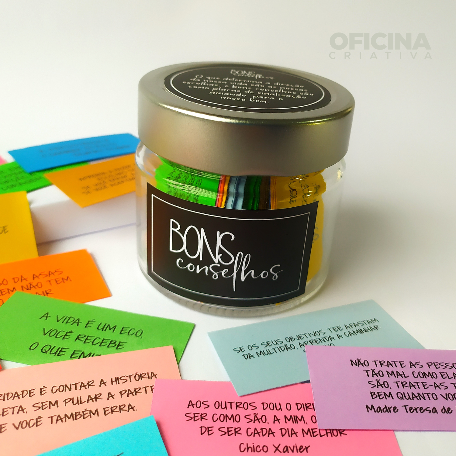 Oficina Criativa pote com mensagens motivacionais no vidro
